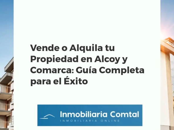 Agente inmobiliario experto asesorando a clientes sobre la venta o alquiler de sus propiedades en Alcoy y comarca.